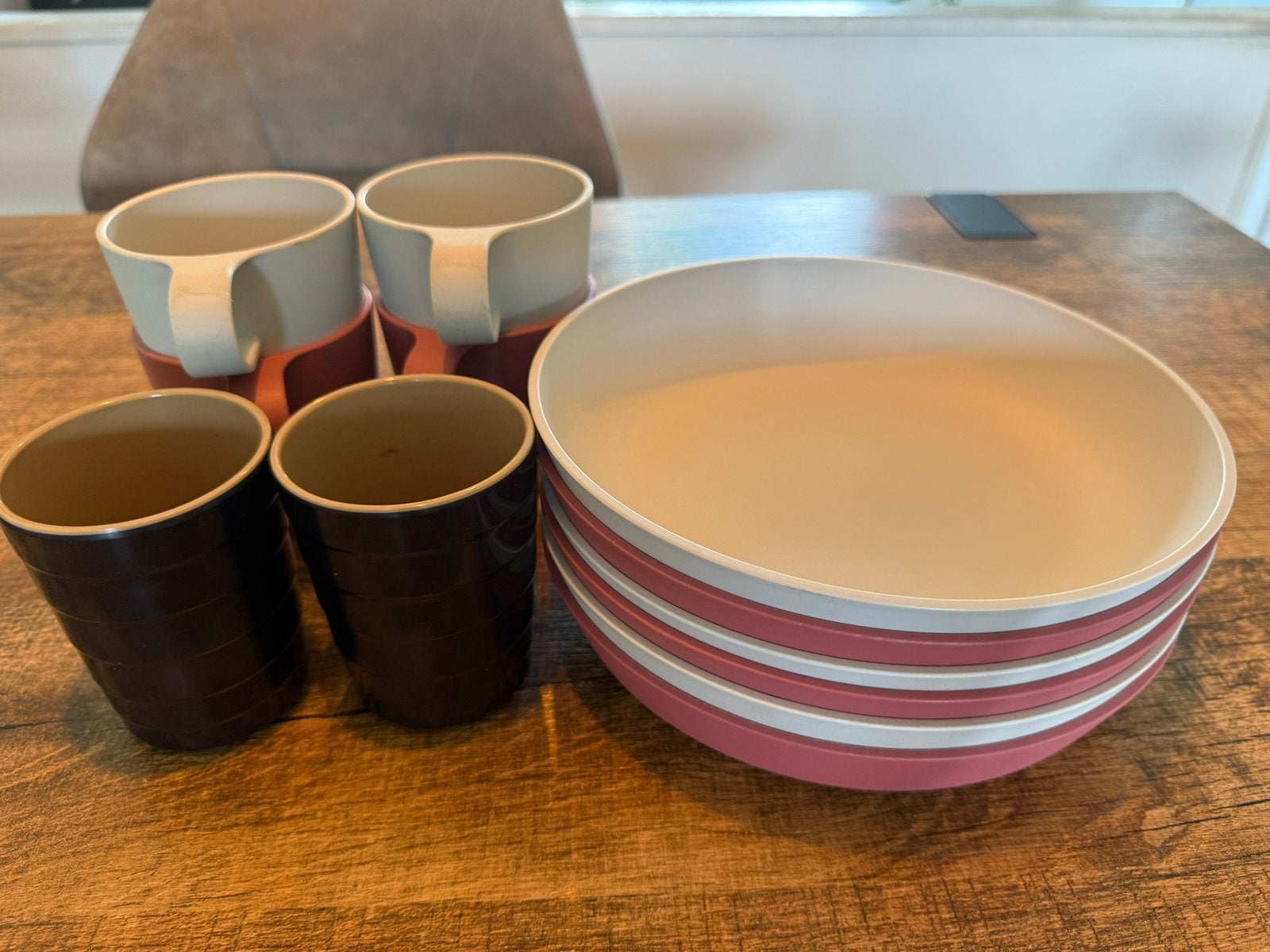 Mepal Campingservies: 6 Borden, 4 Mokken, 2 Koffiekopjes, Ophalen, Gebruikt