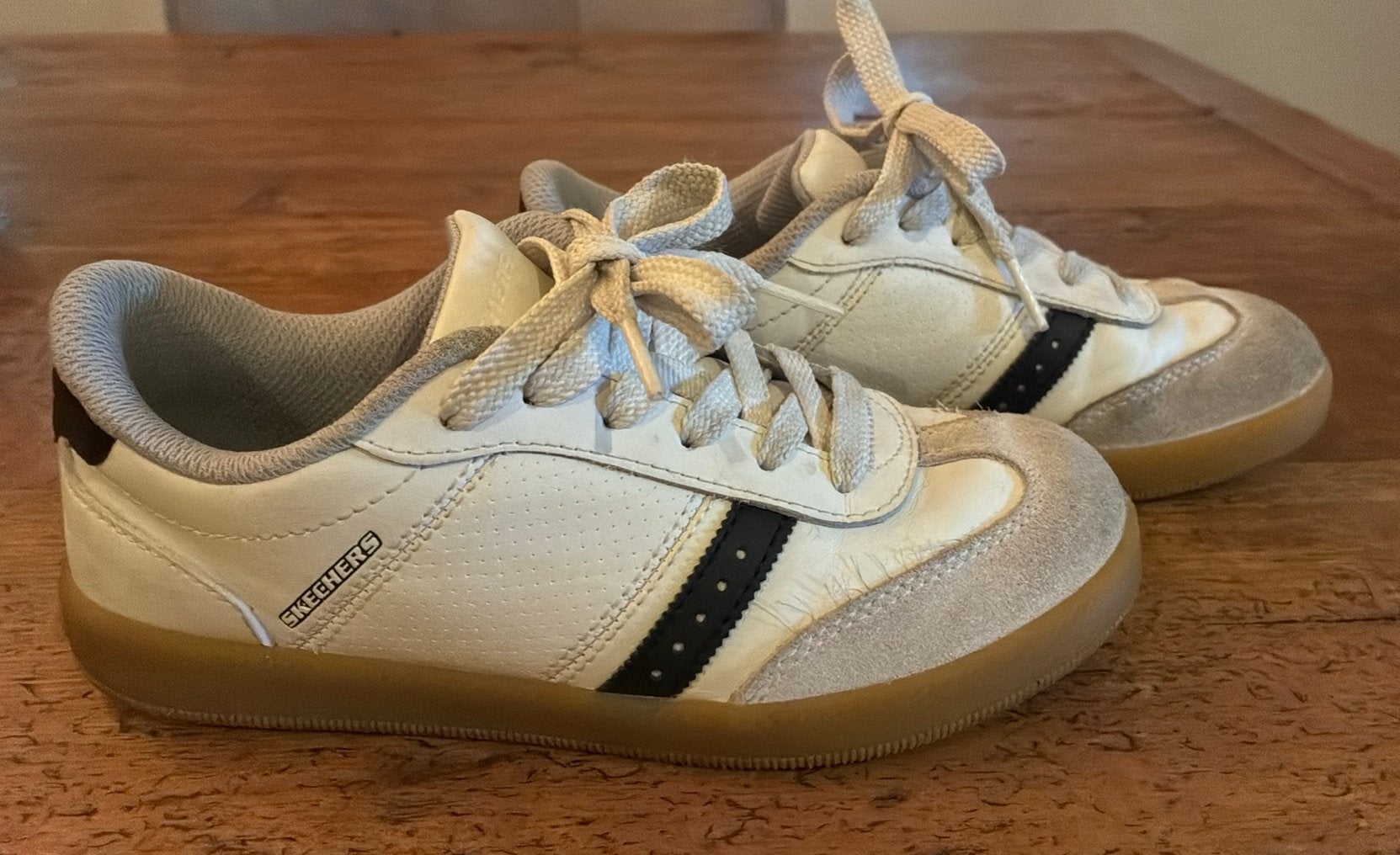 Skechers maat 33 retro kindersneakers, Kinderen en Baby's, Gebruikt, Meisje, Schoenen, Ophalen of Verzenden