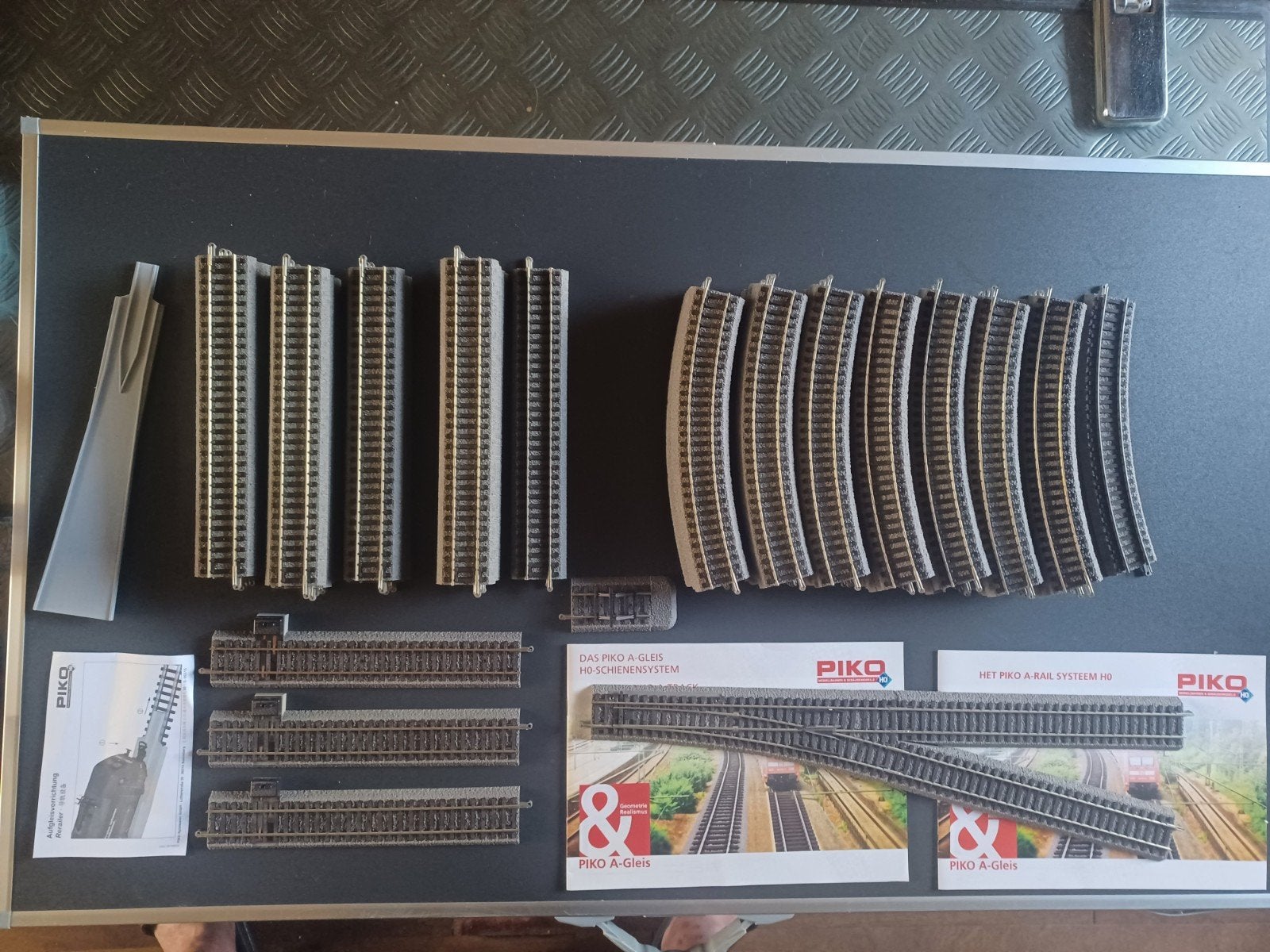 Piko A Gleiss met Bedding 65 delig, Gelijkstroom, Rails, Zo goed als nieuw, Piko