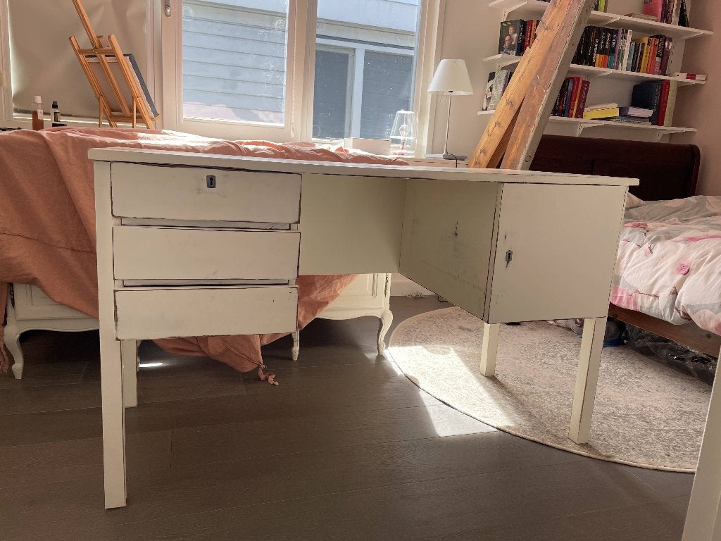 Gratis: Wit bureau met lades en bureaustoel, Met lades, Gebruikt, Hout, 59 cm