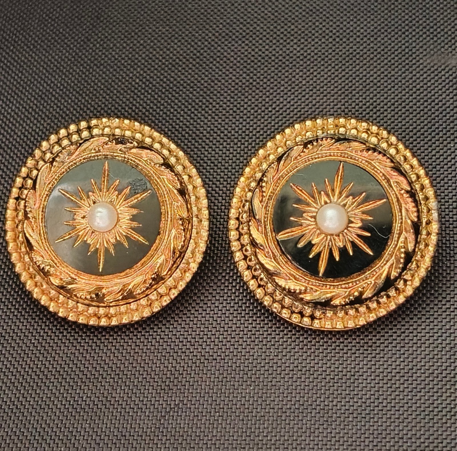 Vintage spinx gold plate Oorbellen met Parel en onyx Steen, Verzenden, Zo goed als nieuw, Goud, Overige materialen