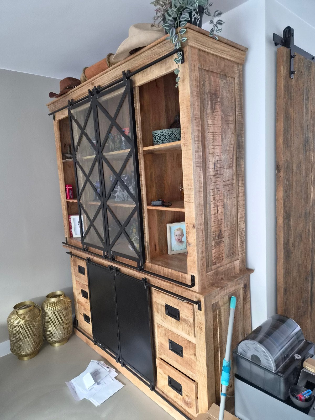 Robuuste houten kast met schuifdeuren en lades, Huis en Inrichting, Ophalen, Gebruikt, 100 tot 150 cm, 200 cm of meer