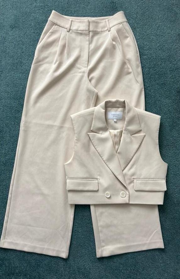 Costes Studio Pak - Cropped Gilet & Wide Leg Broek, Maat 38/40 (M), Kostuum of Pak, Beige, Ophalen of Verzenden