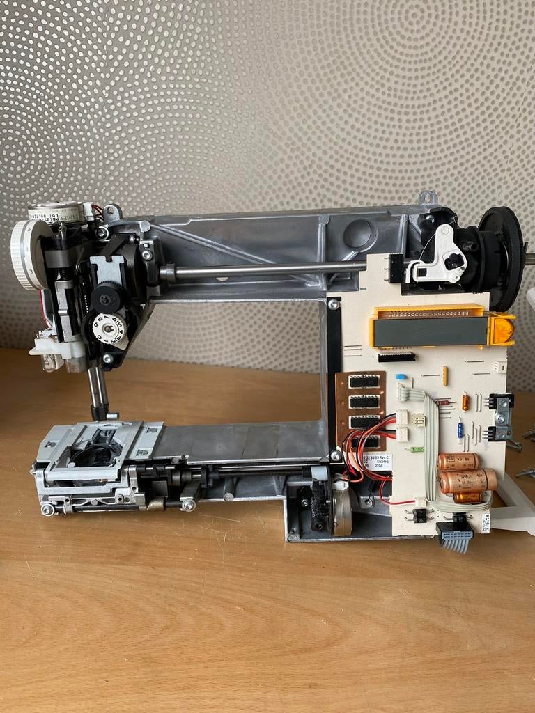 INKOOP/VERKOOP/REPARATIE EN ONDERHOUD VAN NAAIMACHINES, Gebruikt, Naaimachine, Industrieel, Ophalen