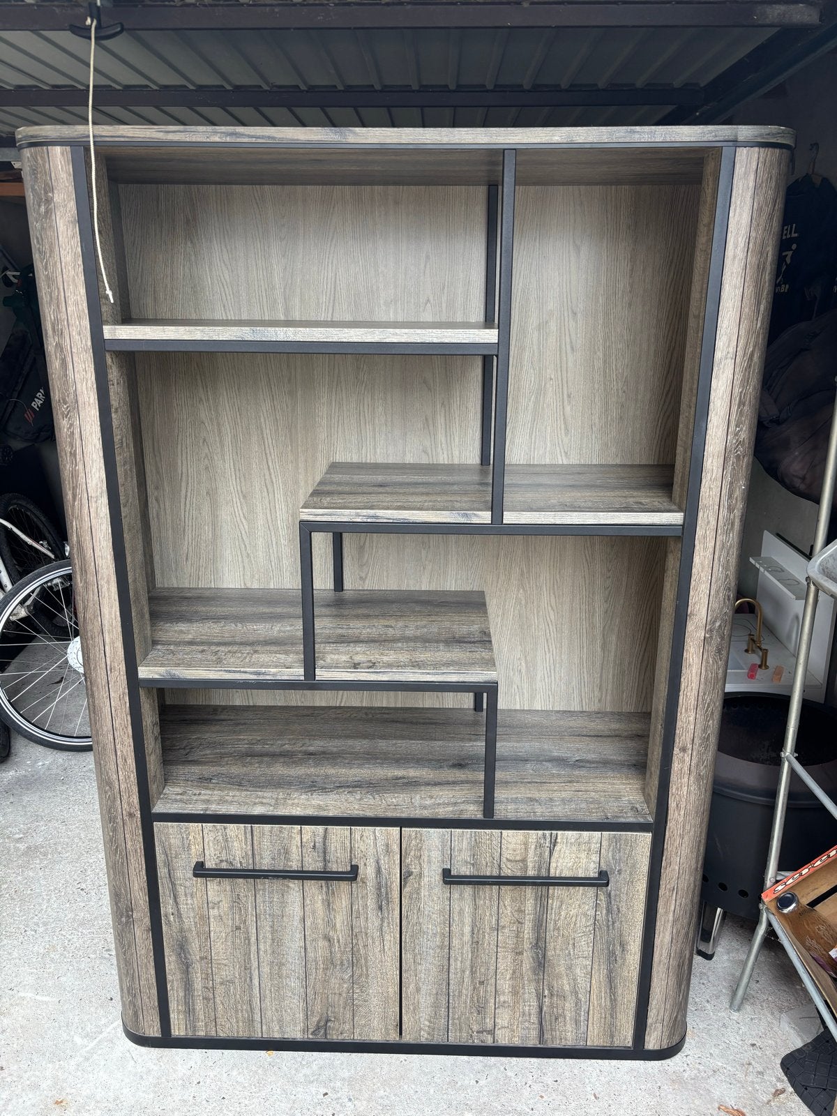 Moderne boekenkast met deuren en planken, Huis en Inrichting, Kasten | Boekenkasten, Ophalen, 50 tot 100 cm, Zo goed als nieuw