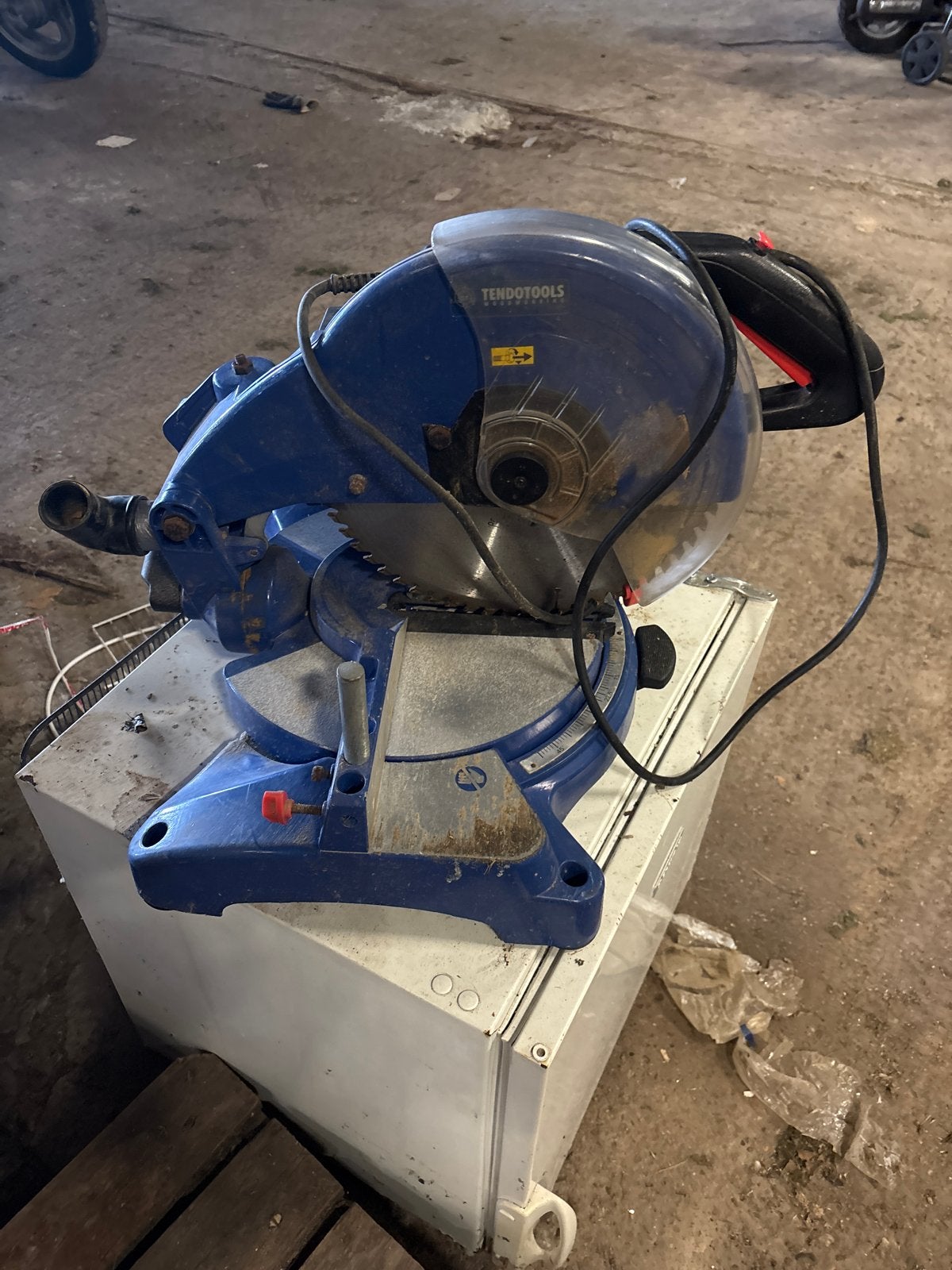 TENDOTOOLS Afkortzaag 1.6kW - Krachtig en Betrouwbaar, Gebruikt, 70 mm of meer, Ophalen of Verzenden, Afkortzaag