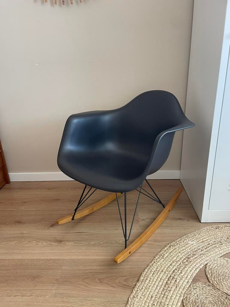 Eames Plastic Armchair RE RAR Vitra, Huis en Inrichting, Fauteuils, Ophalen, 75 tot 100 cm, Zo goed als nieuw, Minder dan 50 cm