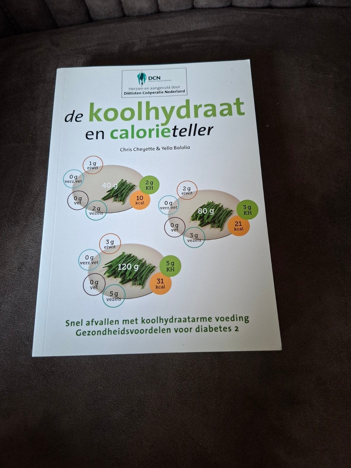 De Koolhydraat en Calorieteller - Chris Cheyette & Yello, Boeken, Ophalen of Verzenden, Zo goed als nieuw, Dieet en Voeding, Chris Cheyette & Yello Balolia