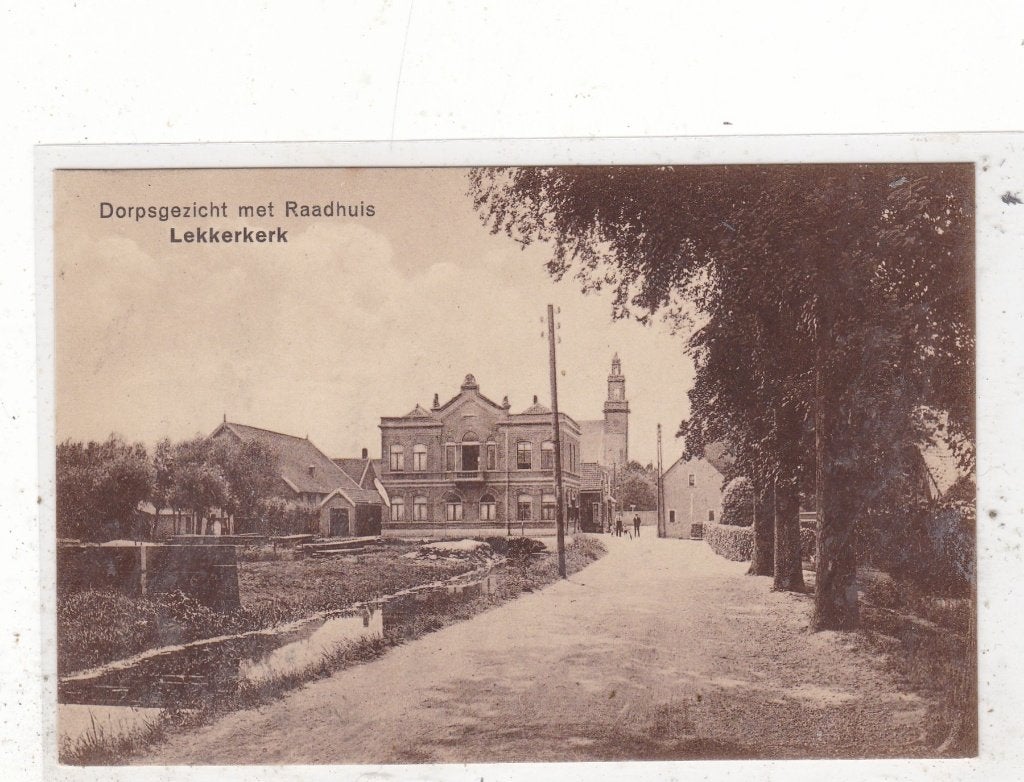 Lekkerkerk-Dorpsgezicht met Raadhuis circa 1915, Verzamelen, Verzenden, Voor 1920, Ongelopen, Zuid-Holland