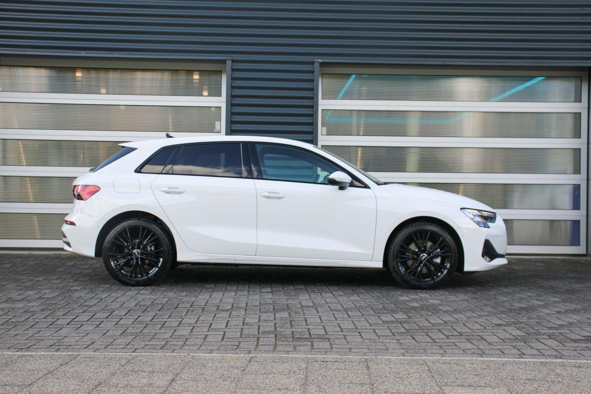 Audi A3 Sportback 40 TFSIe 204pk Pro Line | Trekhaak | 18" V, 12 maanden, Stof, 1498 cc, 4 cilinders