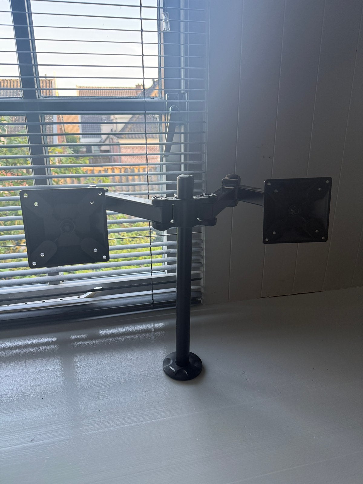Monitor arm, Ophalen of Verzenden, Zo goed als nieuw, Overige typen, Onbekend