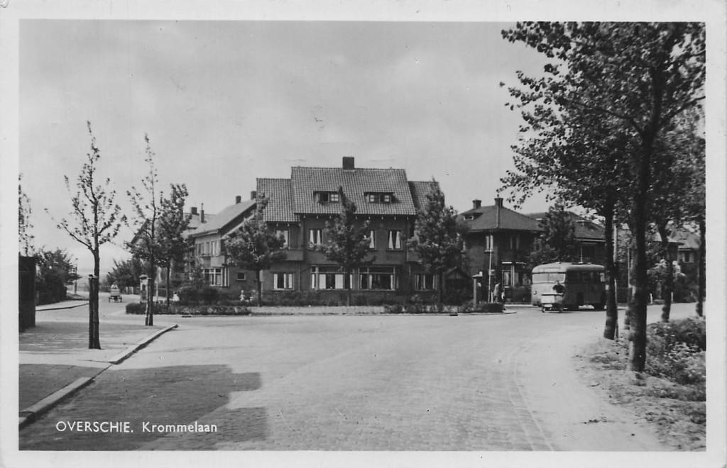 Overschie (Rotterdam) - Krommelaan met bus (gel. 1952), Ophalen of Verzenden, 1940 tot 1960, Gelopen, Zuid-Holland