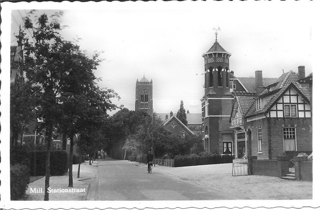 Ansichtkaart Mill, Stationsstraat - Emdeeha, Verzamelen, Ophalen of Verzenden, 1960 tot 1980, Ongelopen, Noord-Brabant