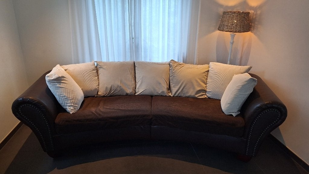 Ruime, stoere bank zoekt een nieuw thuis!, Ophalen, 250 tot 300 cm, Gebruikt, 125 tot 150 cm