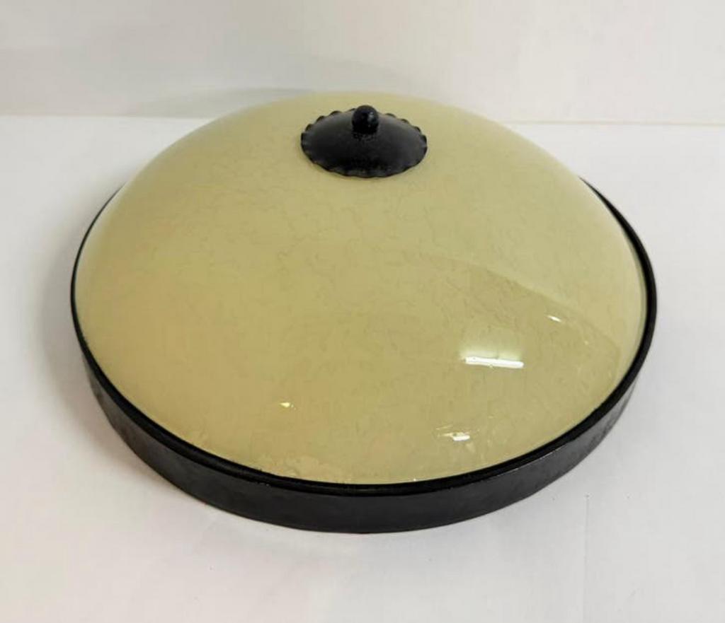 Vintage schaallamp Ø 34 cm geel glas zwart metalen rand, Ophalen of Verzenden, Zo goed als nieuw, Glas
