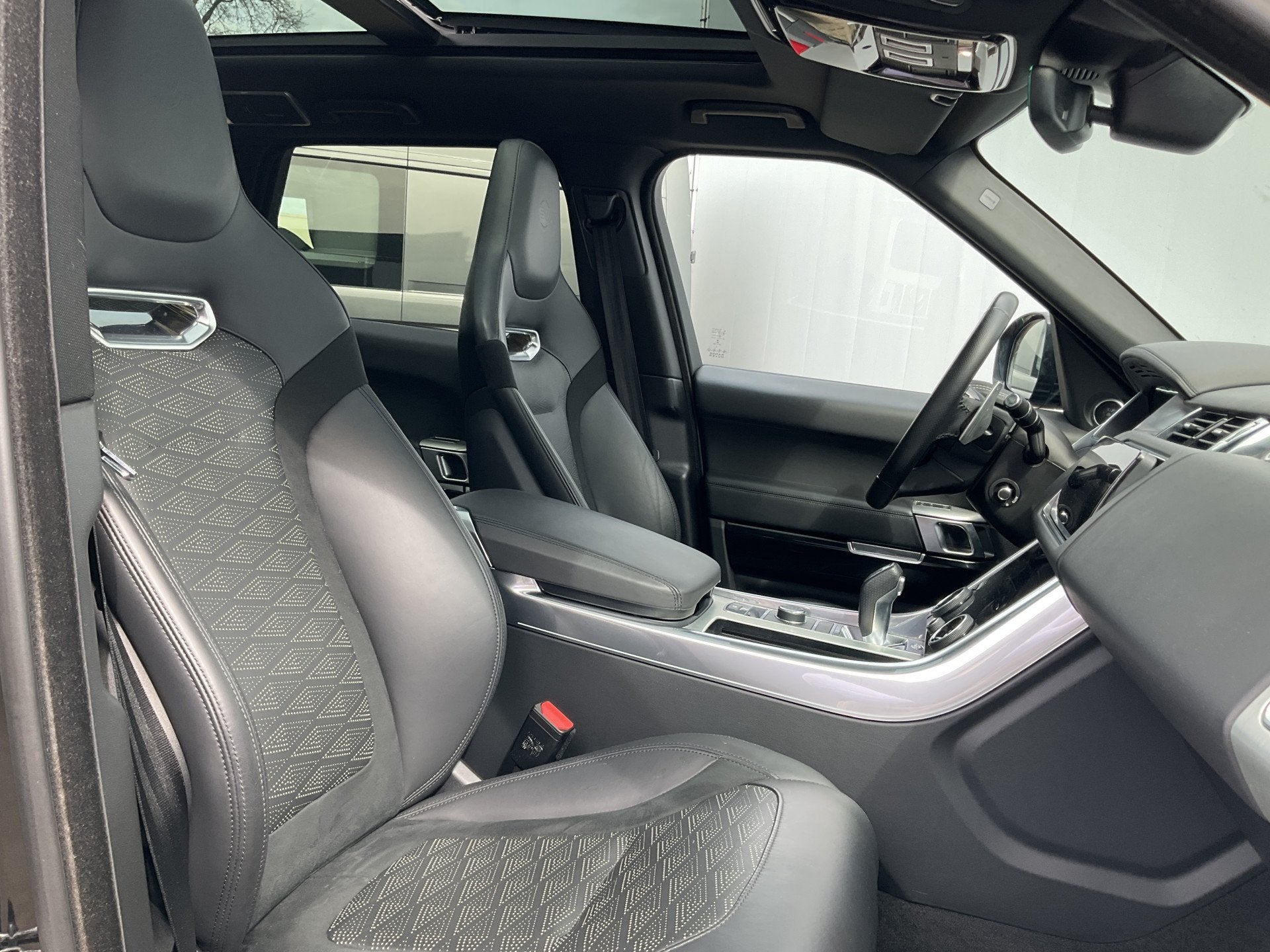 Foto 37 van Land Rover Range Rover Sport 5.0 V8 SC SVR 575 Carbon Santor