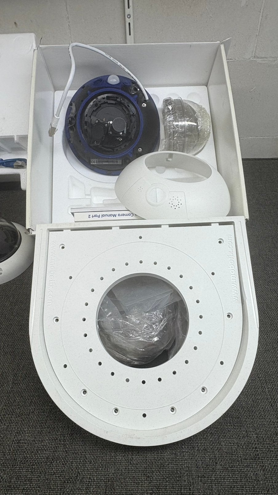Foto 2 van Mobotix-camera’s, 4 stuks: D12, D24, M24, Q24