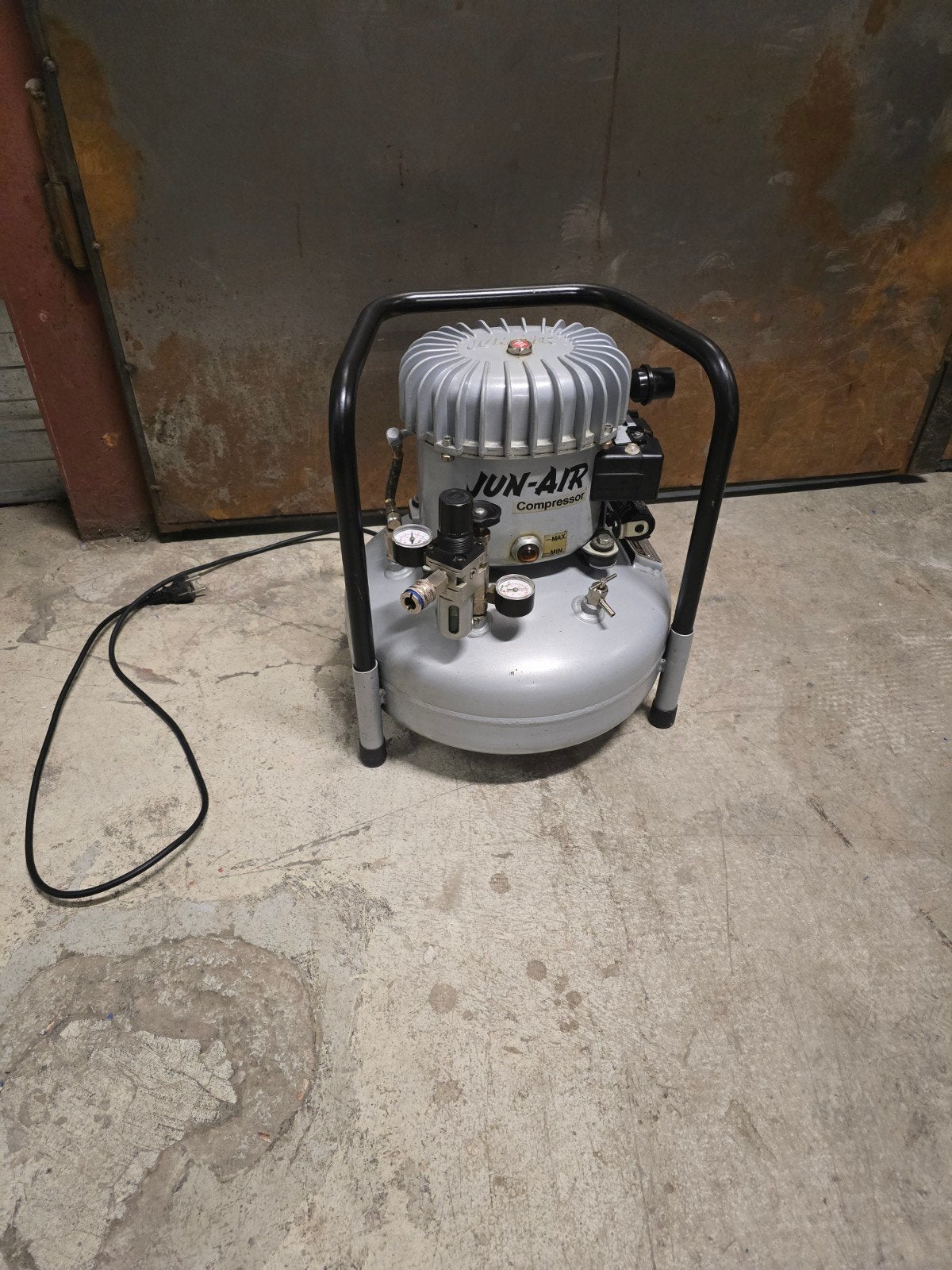 Jun Air fluisterstille compressor 8 bar 15 liter, Doe-het-zelf en Verbouw, Compressors, 100 liter of meer, Ophalen, Minder dan 200 liter/min