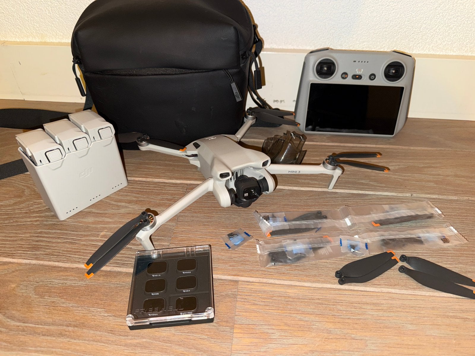 DJI Mini 3 Fly More Combo, 30 tot 45 minuten, Cameradrone, Extra accu('s), 5 tot 10 kilometer