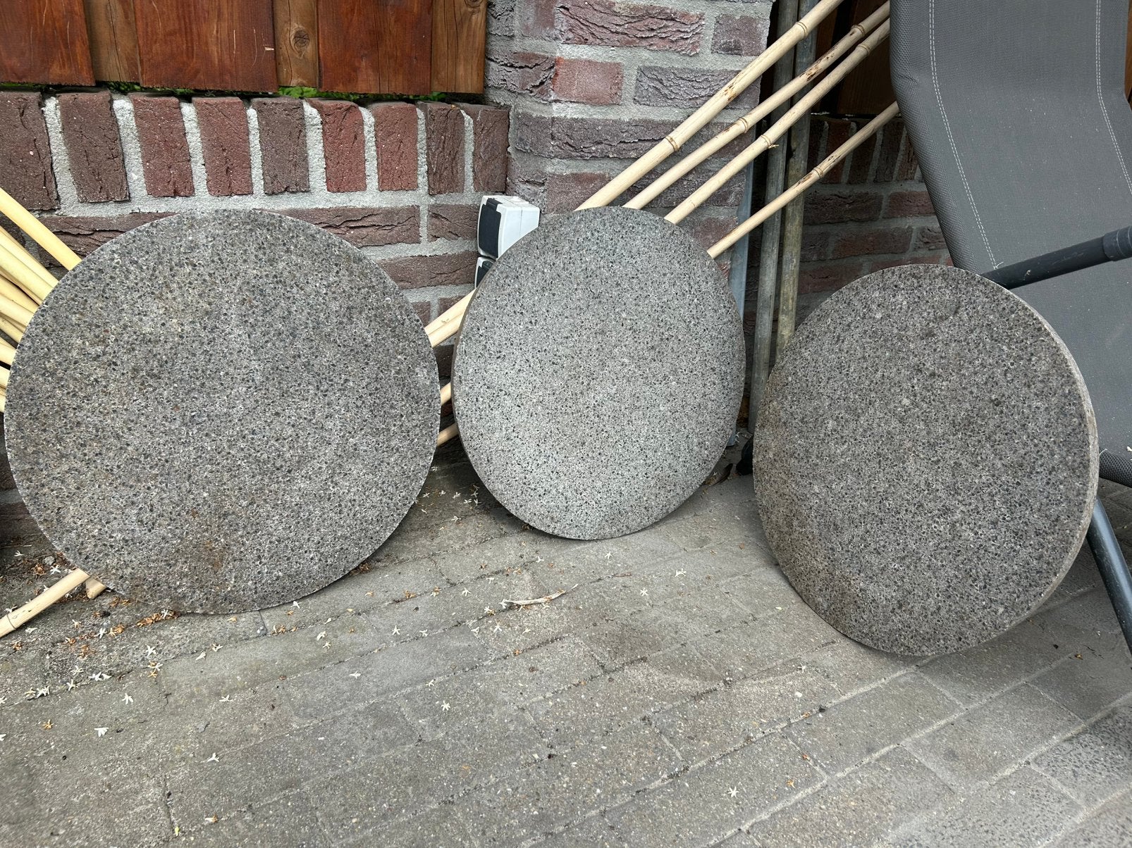 3 ronde licht grijze tegels 42 cm, Tuin en Terras, Ophalen, Gebruikt, Keramiek, Overige typen