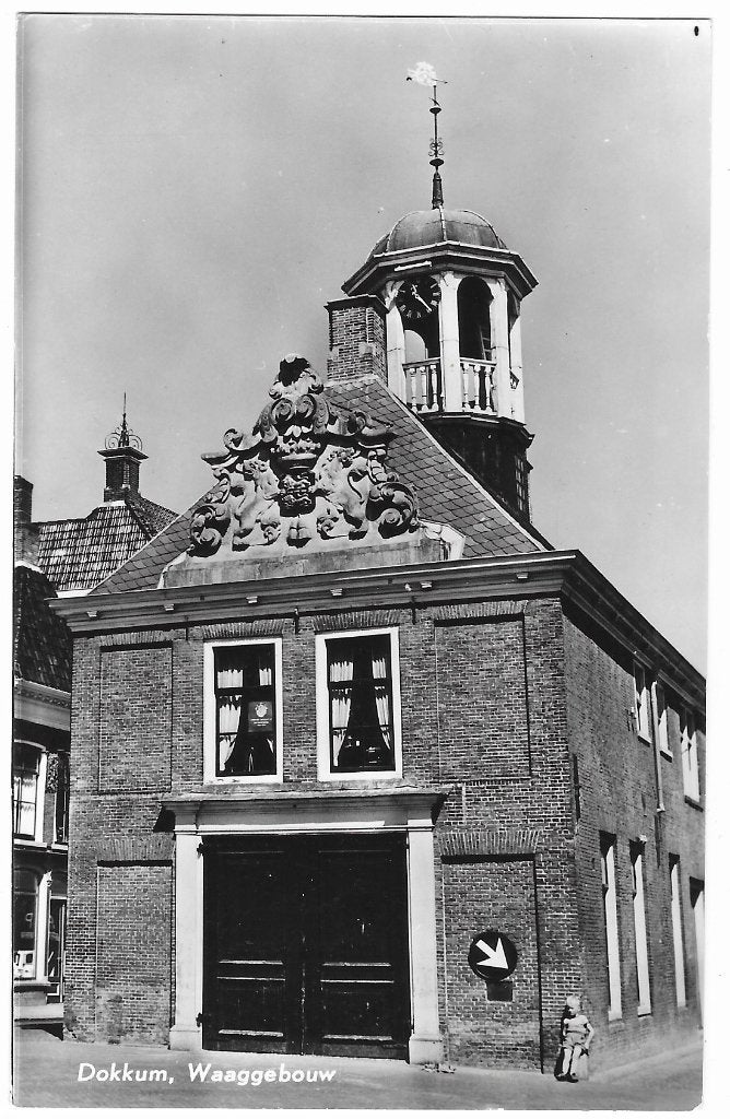 Dokkum, Waaggebouw, jongen, verkeersbord, klok, Ophalen of Verzenden, 1960 tot 1980, Ongelopen, Friesland