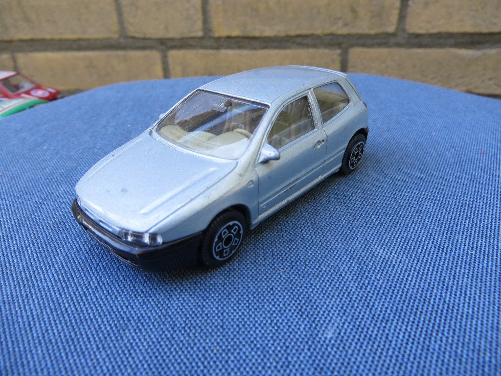 Burago Fiat Bravo zilver, Hobby en Vrije tijd, Modelauto's | 1:43, Ophalen of Verzenden, Zo goed als nieuw, Auto, Overige merken