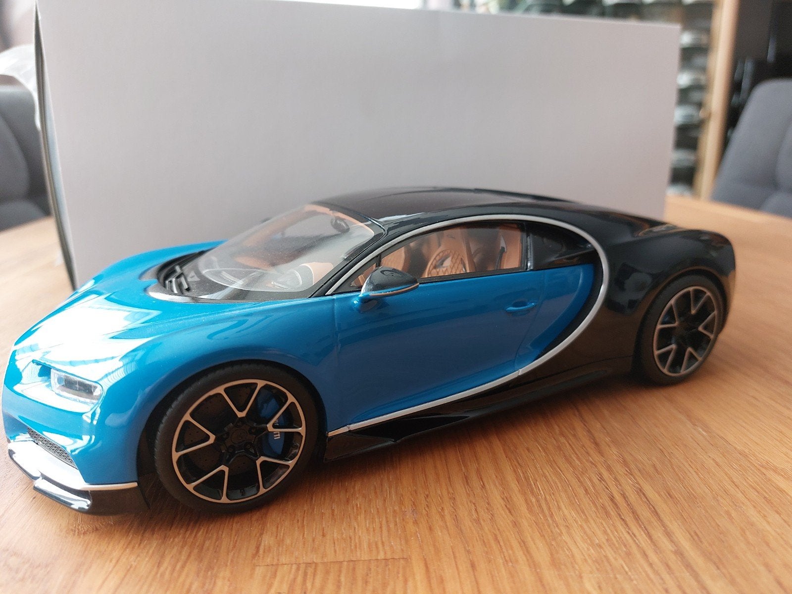 kyosho Ousia Bugatti Chiron Black Blue, Hobby en Vrije tijd, Ophalen of Verzenden, Zo goed als nieuw, Kyosho