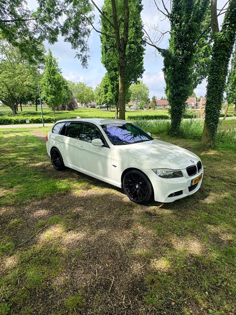 BMW 320i M-pakket automaat, Automaat, 1995 cc, Zwart, 4 cilinders