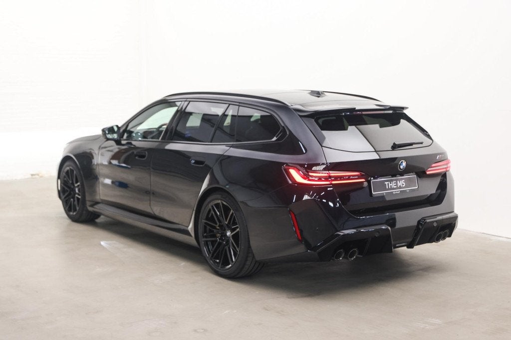 BMW 5 Serie Touring M5 Automaat / Panoramadak / M Drive Prof, Auto's, BMW, 4395 cc, Zwart, Leder, Hybride Elektrisch/Benzine