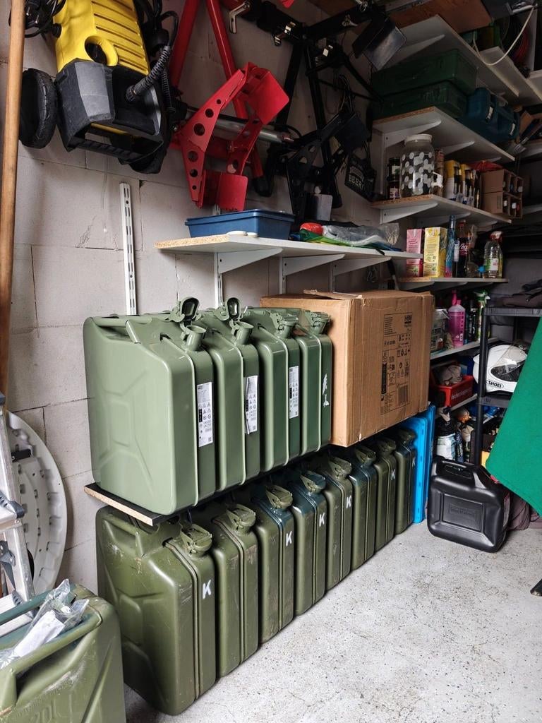 Aktie  Aktie  Aktie 2stuks plus tuit 60euro., Verzamelen, Militaria | Algemeen, Ophalen, Luchtmacht, Amerika