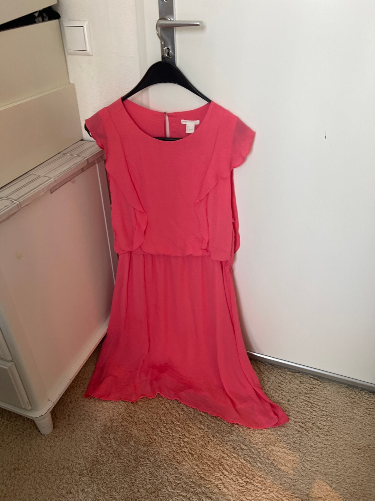 Zomerse koraalkleurige jurk van H&M, Zo goed als nieuw, Knielengte, Roze, Ophalen