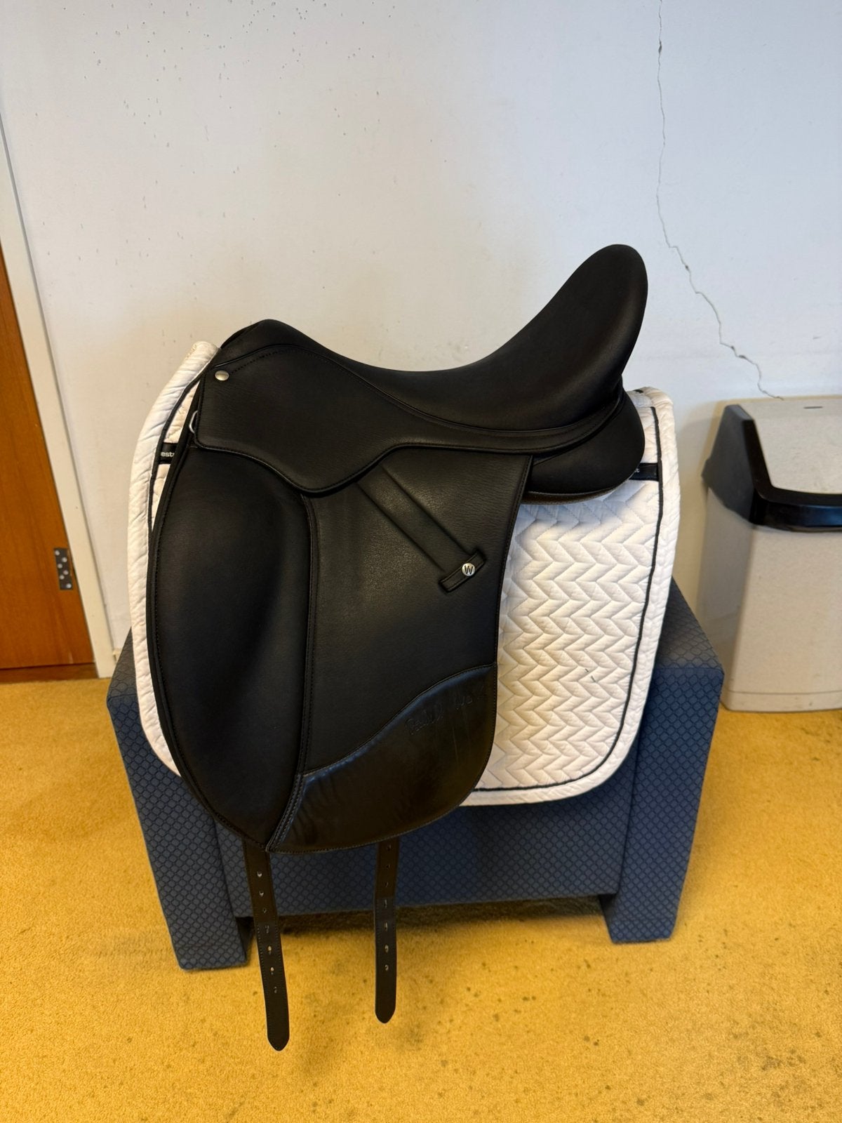 WINTEC Isabell Werth 17,5 inch CROWN Linx Pro Dressuurzadel, Kniewrongen, Dressuur, M (17 inch), Wintec