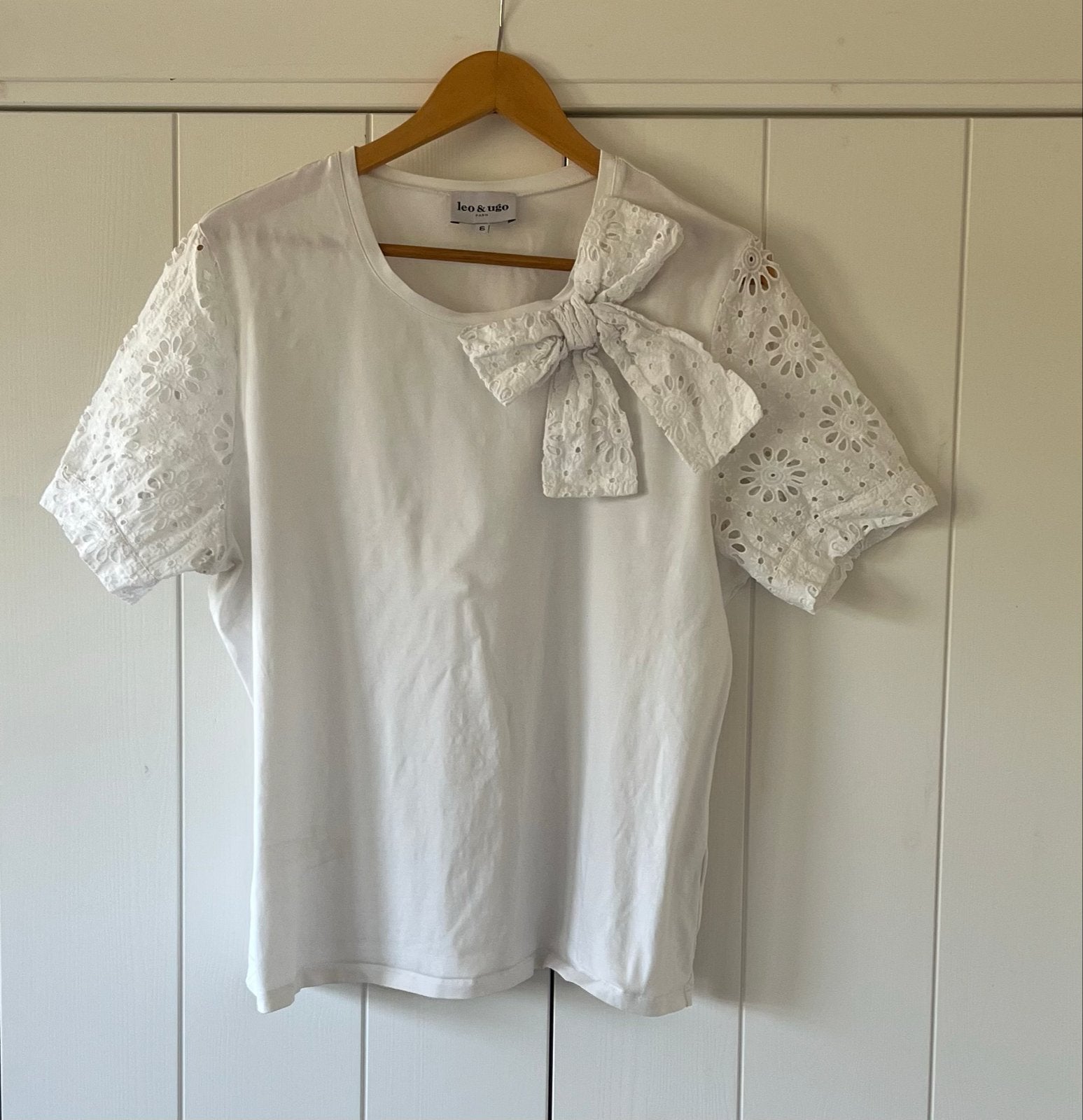 Leo&Ugo shirt met kanten mouwen en strik, Kleding | Dames, T-shirts, Wit, Maat 42/44 (L), Ophalen of Verzenden, Zo goed als nieuw