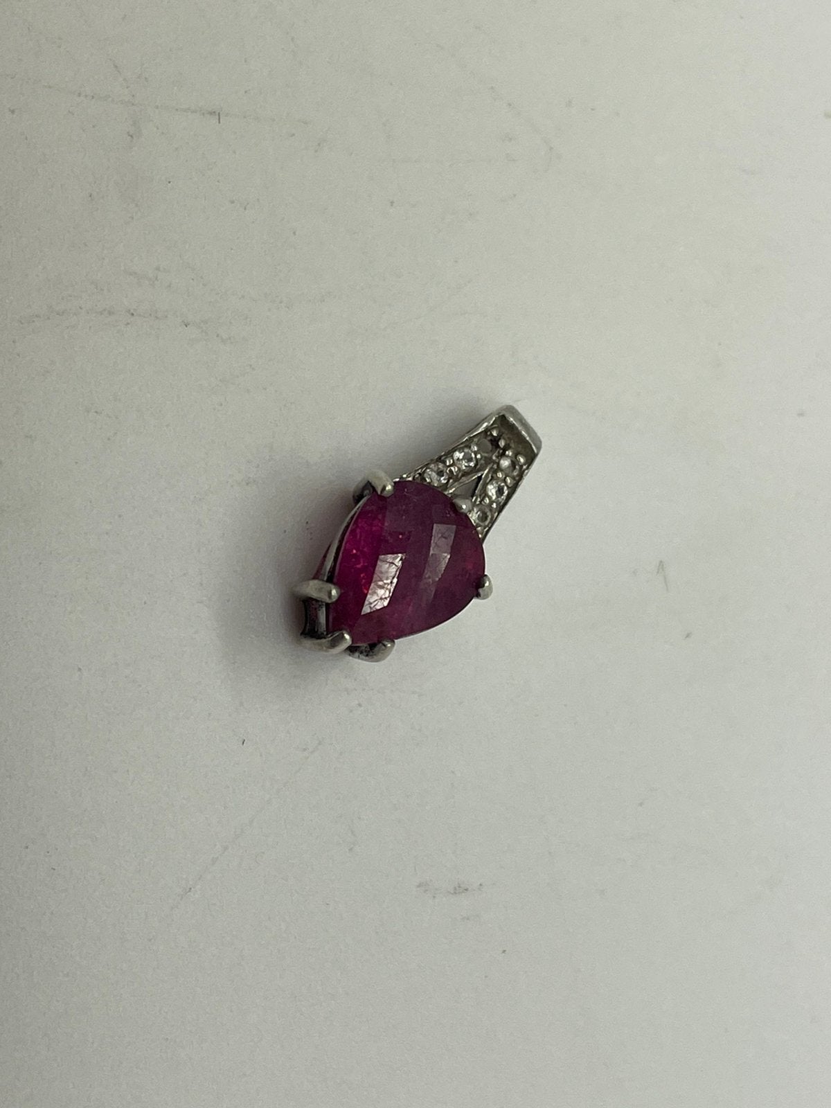 E541 Prachtige zilveren hanger roze saffier, Overige voorstellingen, Ophalen of Verzenden, X, Met edelsteen