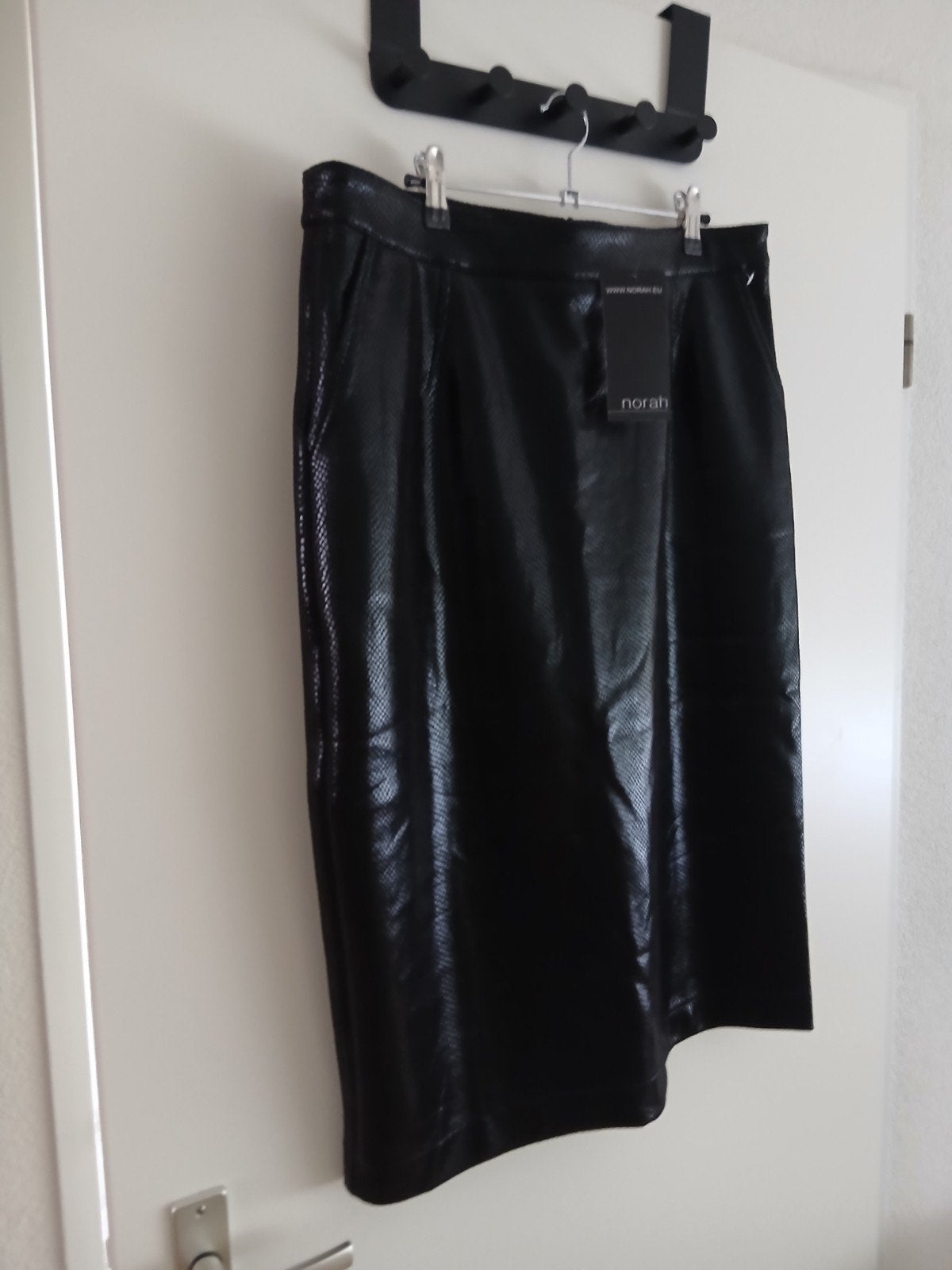 Elegant leather look rokje mét kaartje van NORAH. Maat 40., Kleding | Dames, Rokken, Maat 38/40 (M), Verzenden, Zwart, Nieuw