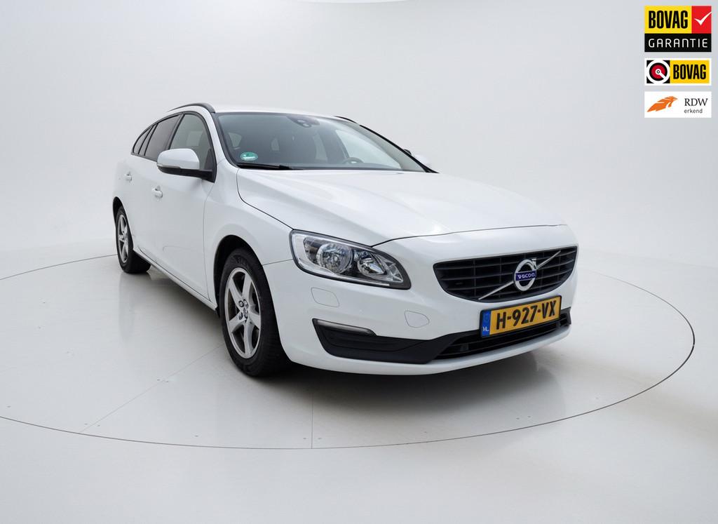 Volvo V60 1.5 T3 Kinetic|Trekhaak|Camera|Stoelverwarming, Auto's, Euro 6, 4 cilinders, Wit, Automatische klimaatregeling