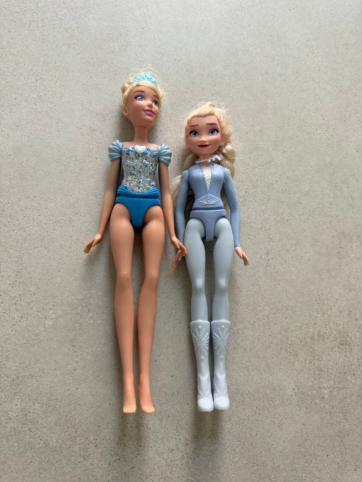 Disney prinsessen poppen: Assepoester en Elsa, Ophalen of Verzenden, Gebruikt, Barbie