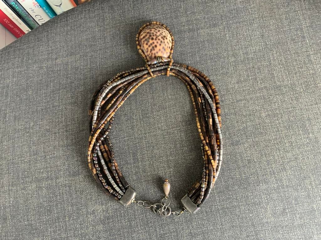 Unieke ketting van Langani, Sieraden, Tassen en Uiterlijk, Bruin, Verzenden, Zo goed als nieuw, Overige materialen