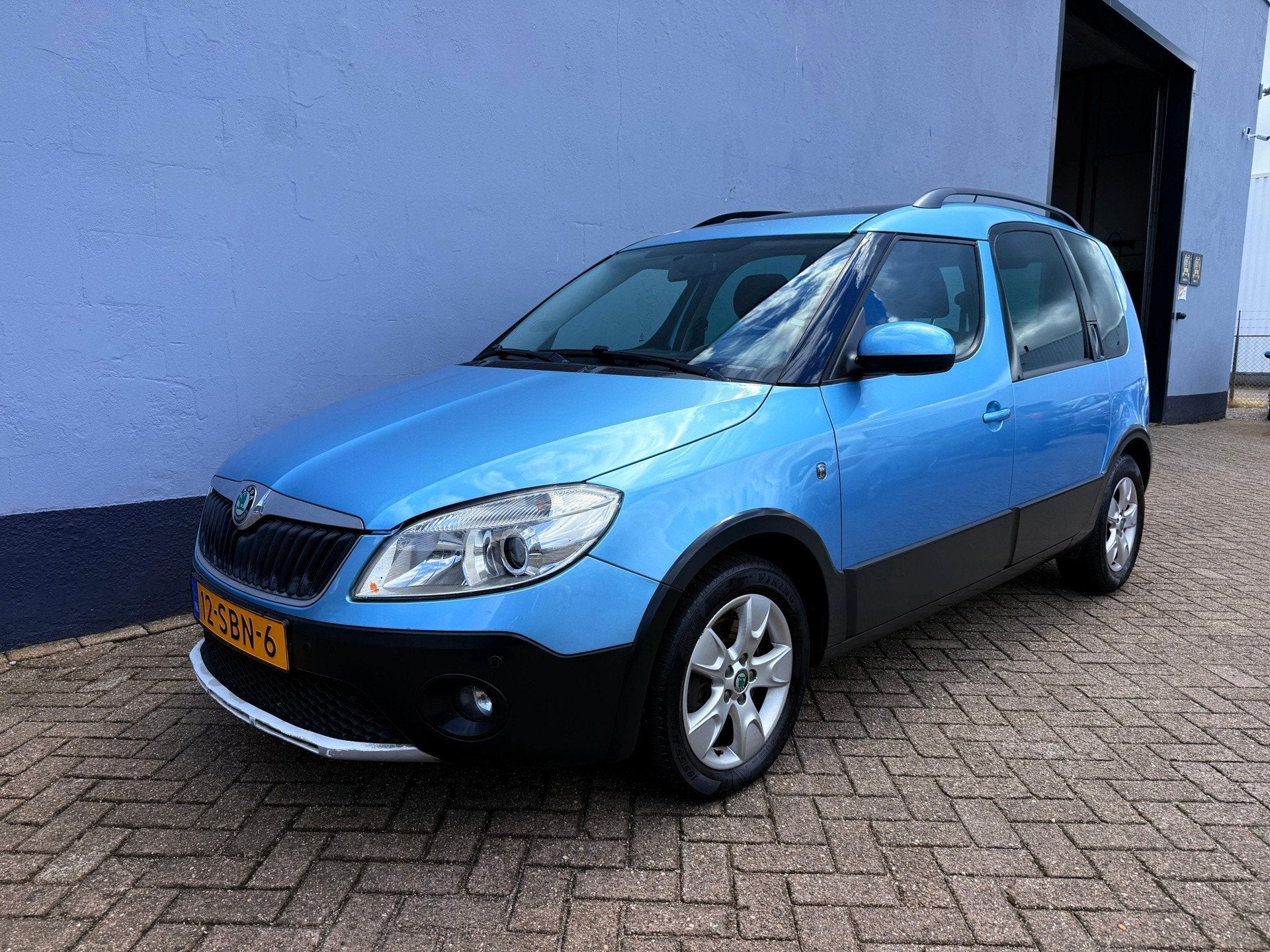 Skoda Roomster 1.2 TSI Dynamic Automaat - Trekhaak - Panoram, Auto's, Skoda, Euro 5, 450 kg, Gebruikt, 4 cilinders