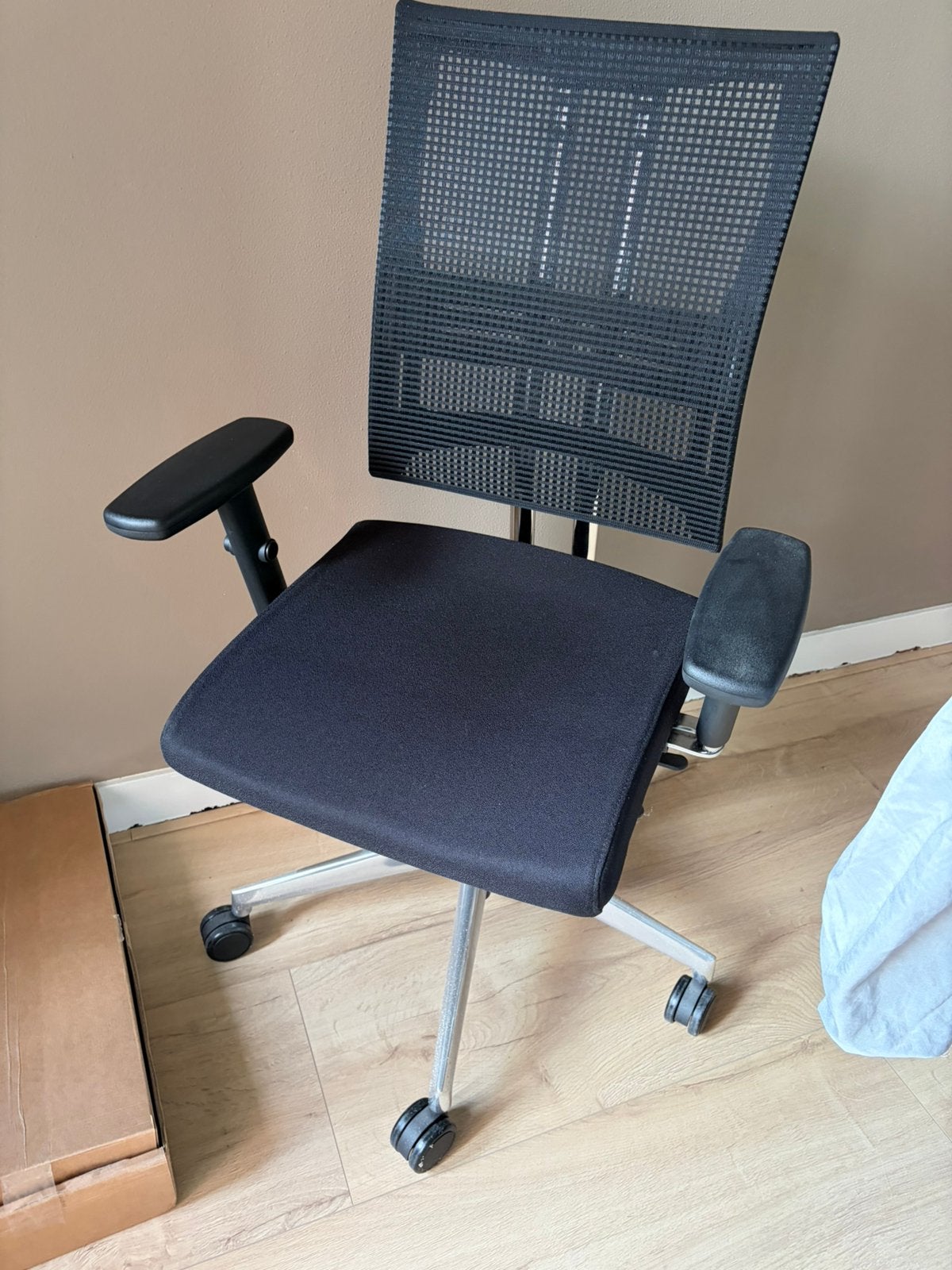 Ergonomische Donati Bureastoel, Ophalen, Zo goed als nieuw, Zwart, Bureaukruk