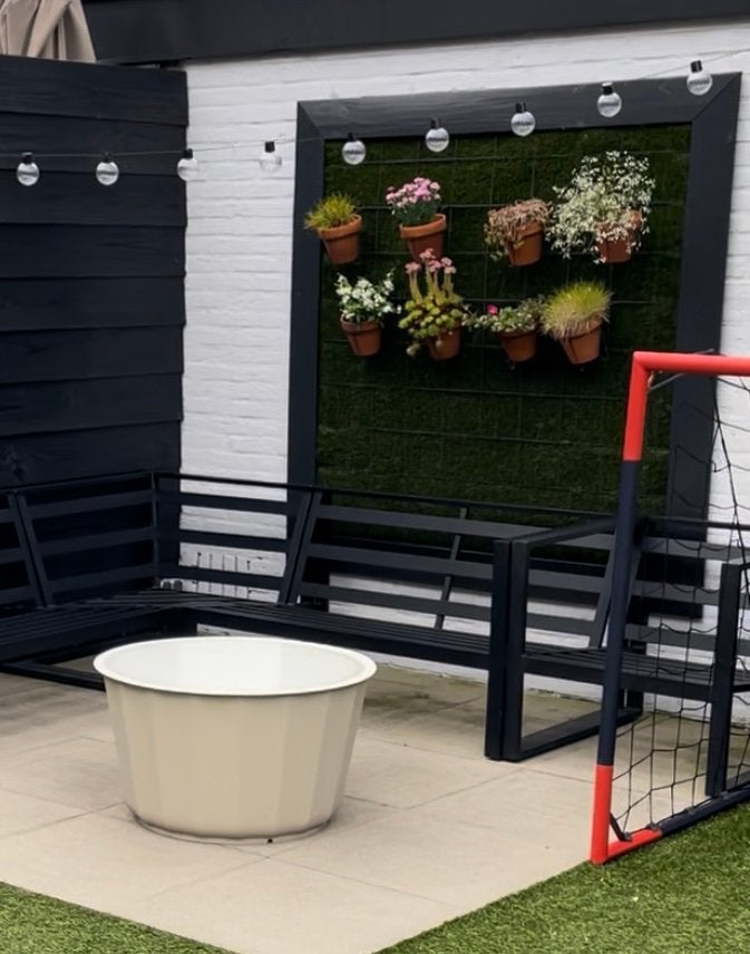 Wandrek voor in de tuin. Lijst met kunstgras achtergrond, Tuin en Terras, Ophalen, Zo goed als nieuw