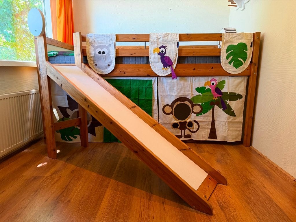Halfhoogslaper met glijbaan - Jungle thema, Kinderen en Baby's, Kinderkamer | Stapelbedden en Hoogslapers, Ophalen, Gebruikt, Halfhoogslaper