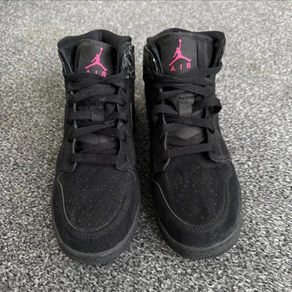 Jordan 1 Mid Black Pink Foam (GS) - Maat 36.5, Kleding | Dames, Schoenen, Verzenden, Zwart, Sneakers of Gympen, Zo goed als nieuw