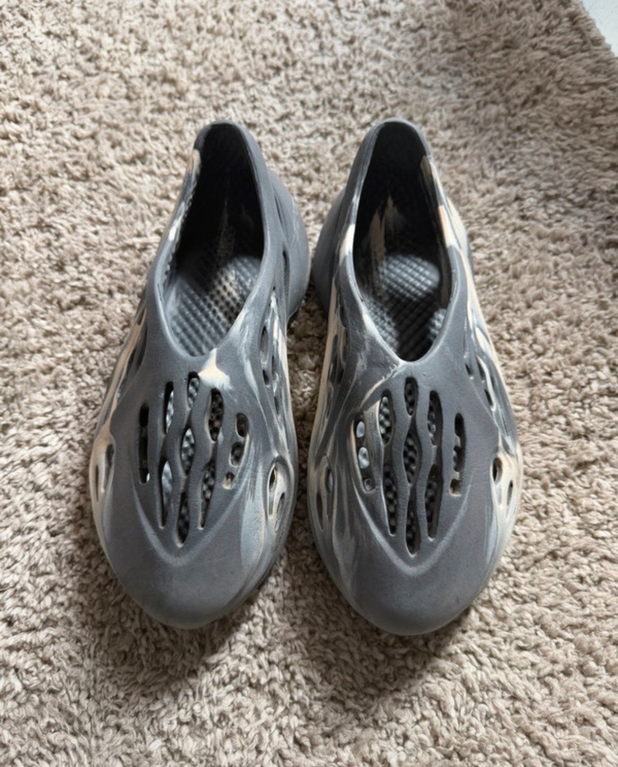 Yeezy Foam Runner - Gedragen met lichte beschadiging, Ophalen of Verzenden, Gedragen, Grijs, Sneakers of Gympen