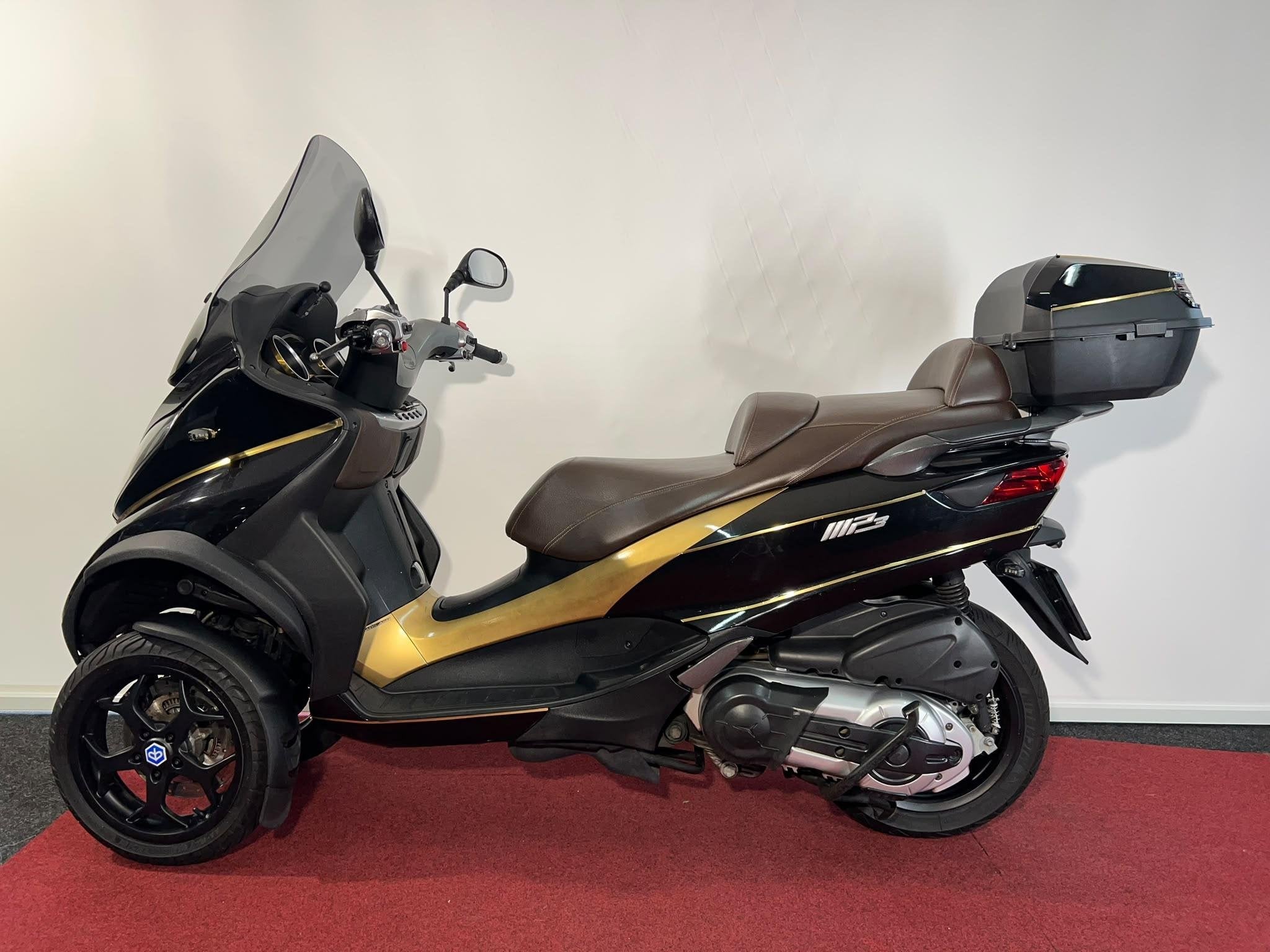Piaggio 500 LT MP3 Sport ABS, Motoren, Scooter, 493 cc, Piaggio Vespa B.V., Minervum 7272
4817 ZM  Breda, NL