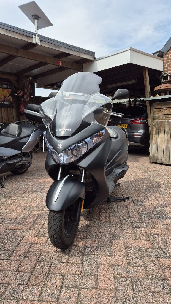 Mooie en zuinige Suzuki Burgman 200 executief in nieuwstaat, Motoren, Scooter, Occasion, Particulier, 200 cc
