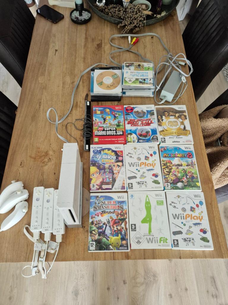 Wii Console Bundel met 3 Controllers en 10 Games, Ophalen, Gebruikt, Met 3 controllers of meer, Met games