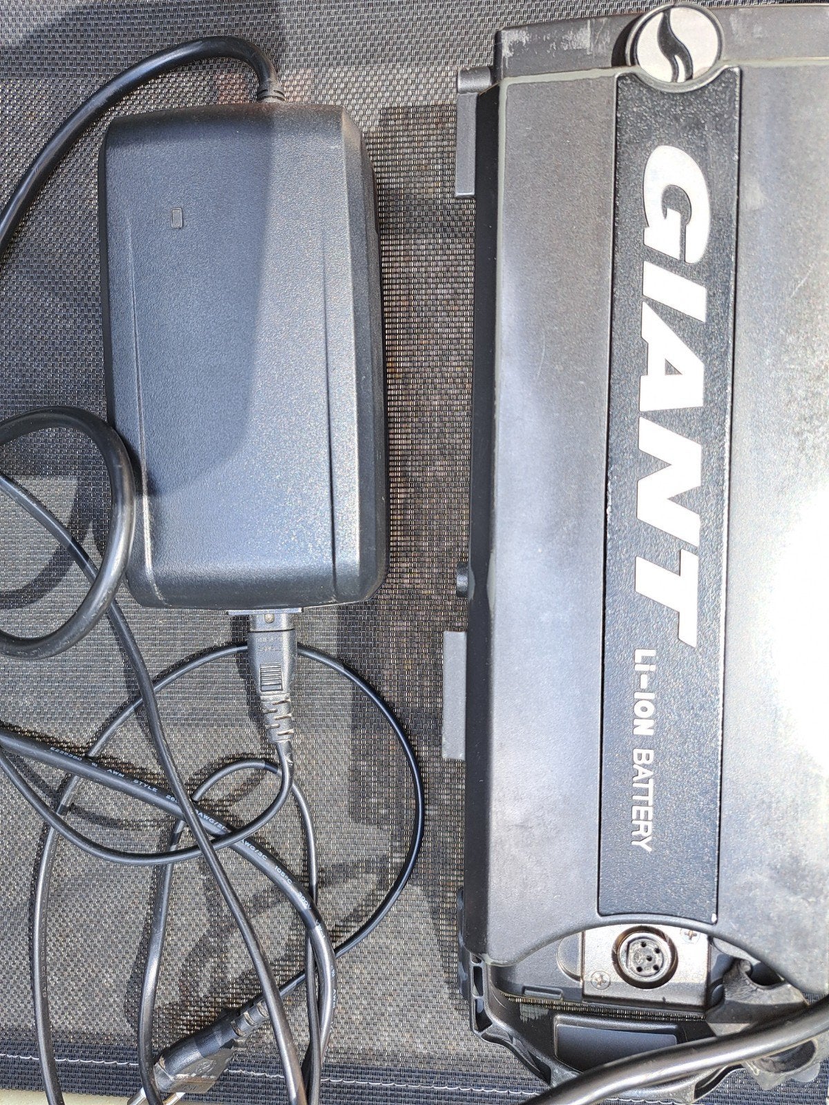 Giant Twist Energy Set E-bike Accu en Oplader, Fietsen en Brommers, Fietsaccessoires | Fietsaccu's, Ophalen of Verzenden, Gebruikt