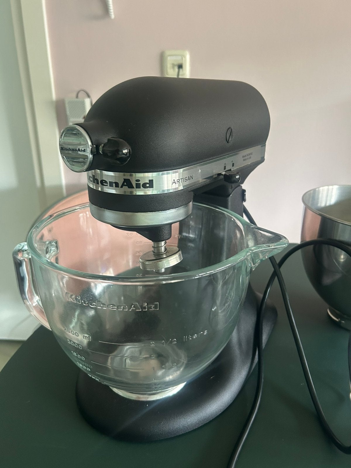 Matzwarte Kitchenaid extra glazen kom, Witgoed en Apparatuur, Keukenmixers, 4 liter of meer, Ophalen, Zo goed als nieuw, 3 snelheden of meer