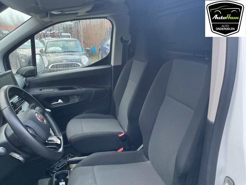 Interieur Fiat Doblo Cargo (2022-06/..), FCA Germany GmbH, Gebruikt, IPC D1-09 Bahnhofsplatz, Rüsselsheim am Main 65423, , Duitsland